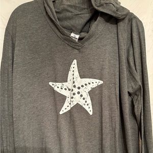 Hooded grey t-shirt with white starfish print.